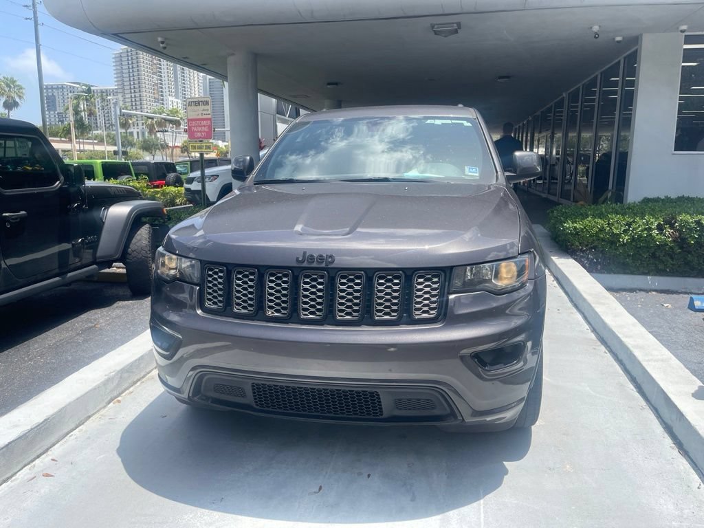 Used 2021 Jeep Grand Cherokee Laredo X RWD image 3