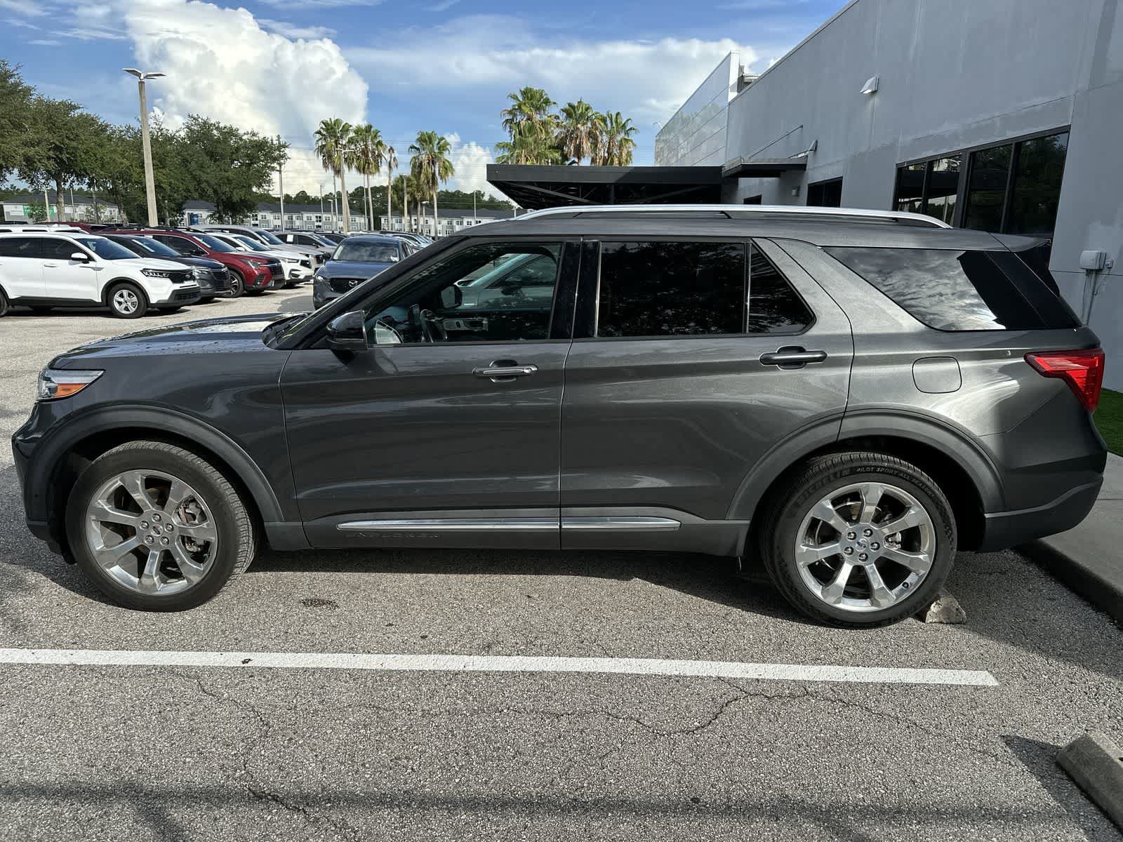 Used 2020 Ford Explorer Platinum w/ Premium Technology Package AWD/4WD image 5