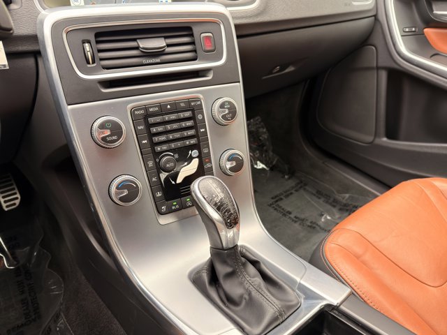 Used 2017 Volvo S60 T5 Inscription image 21