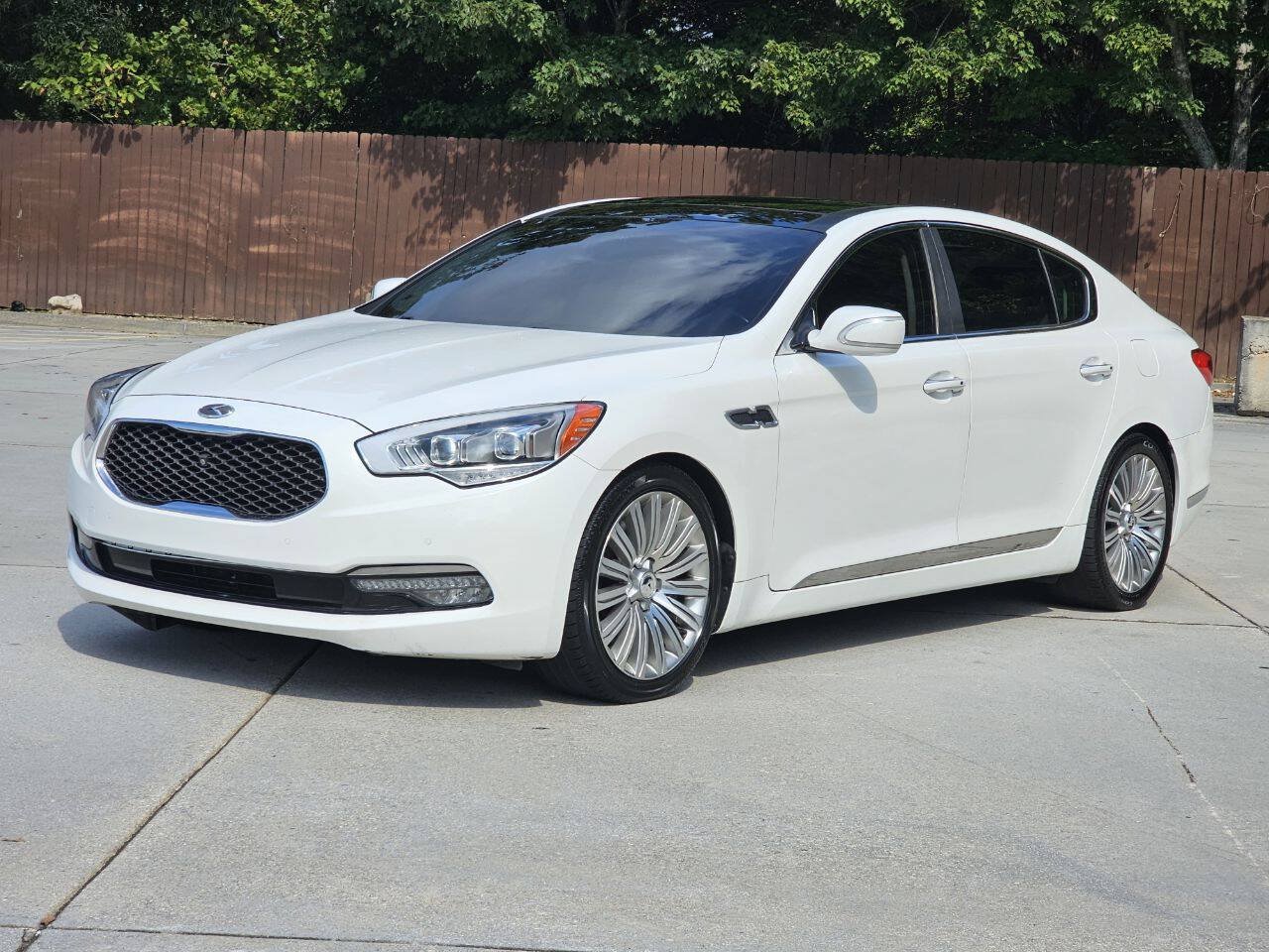 Used 2015 Kia K900 Premium RWD image 1