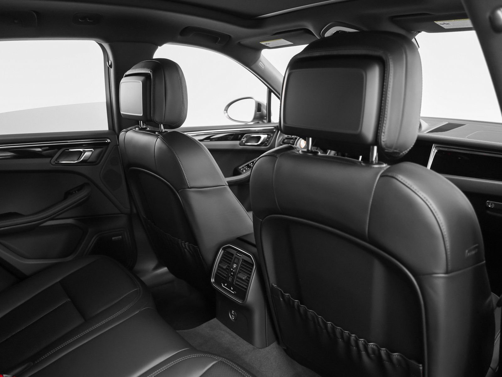 New 2025 Porsche Macan Turbo image 27