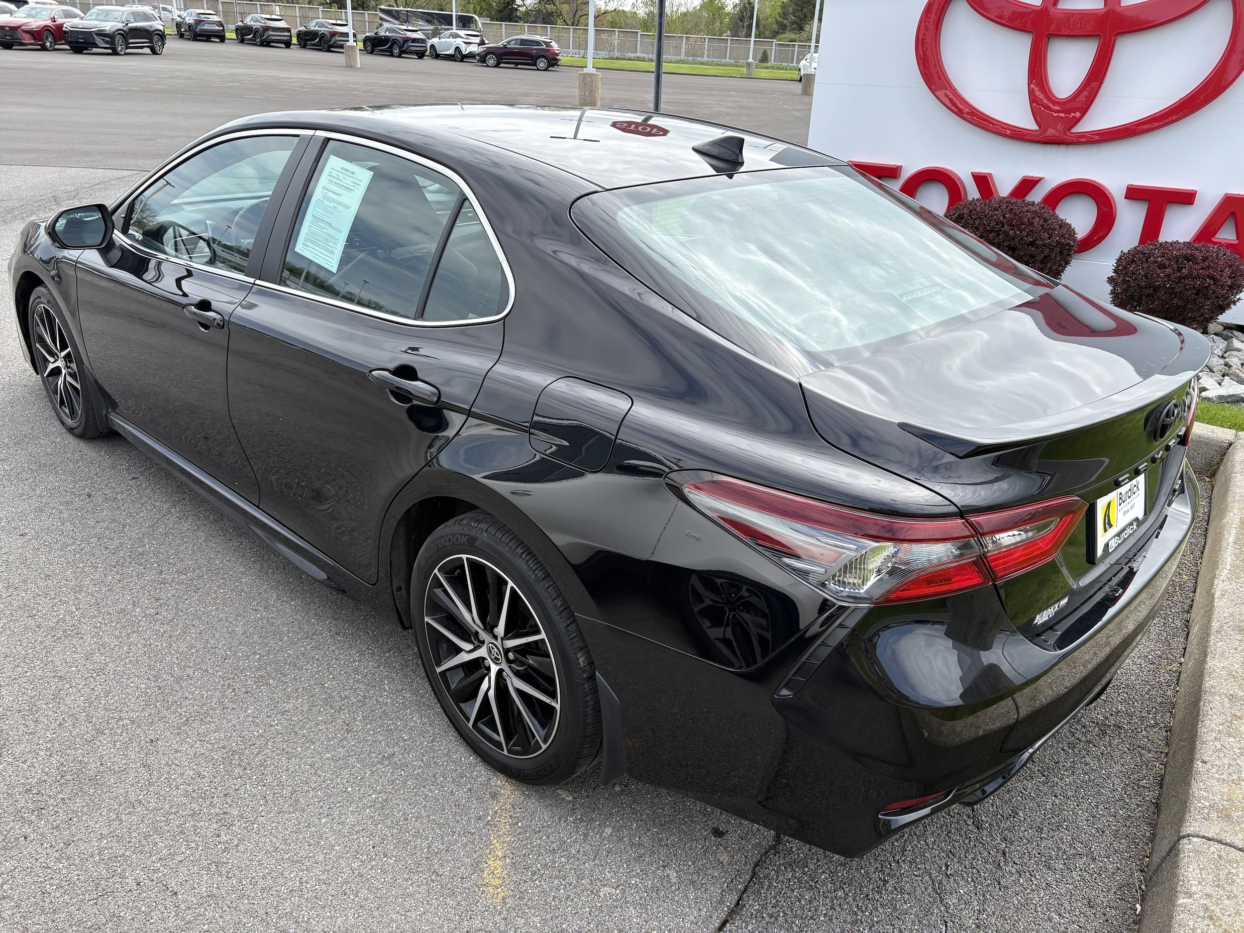 Used 2024 Toyota Camry SE AWD/4WD image 6