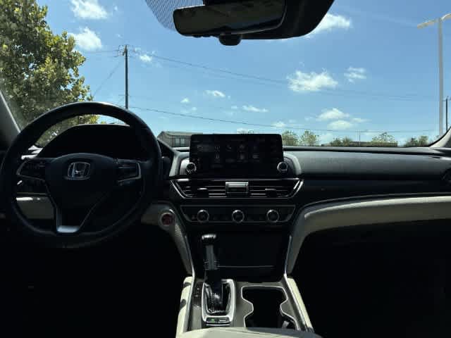 Used 2018 Honda Accord Touring image 30