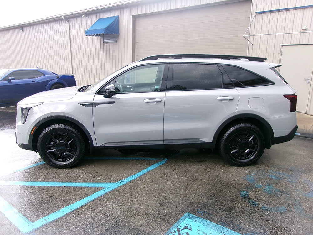 Used 2025 Kia Sorento SX Prestige w/ Sage Leather Package AWD/4WD image 3