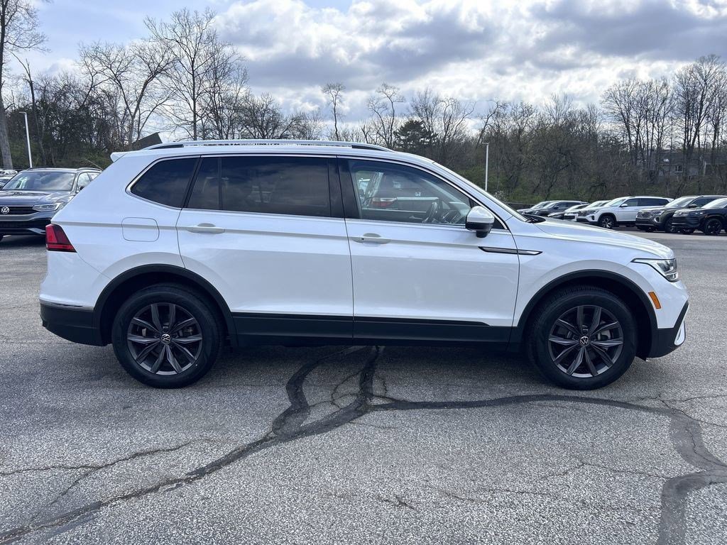 Certified 2023 Volkswagen Tiguan SE w/ Panoramic Sunroof Package FWD image 9