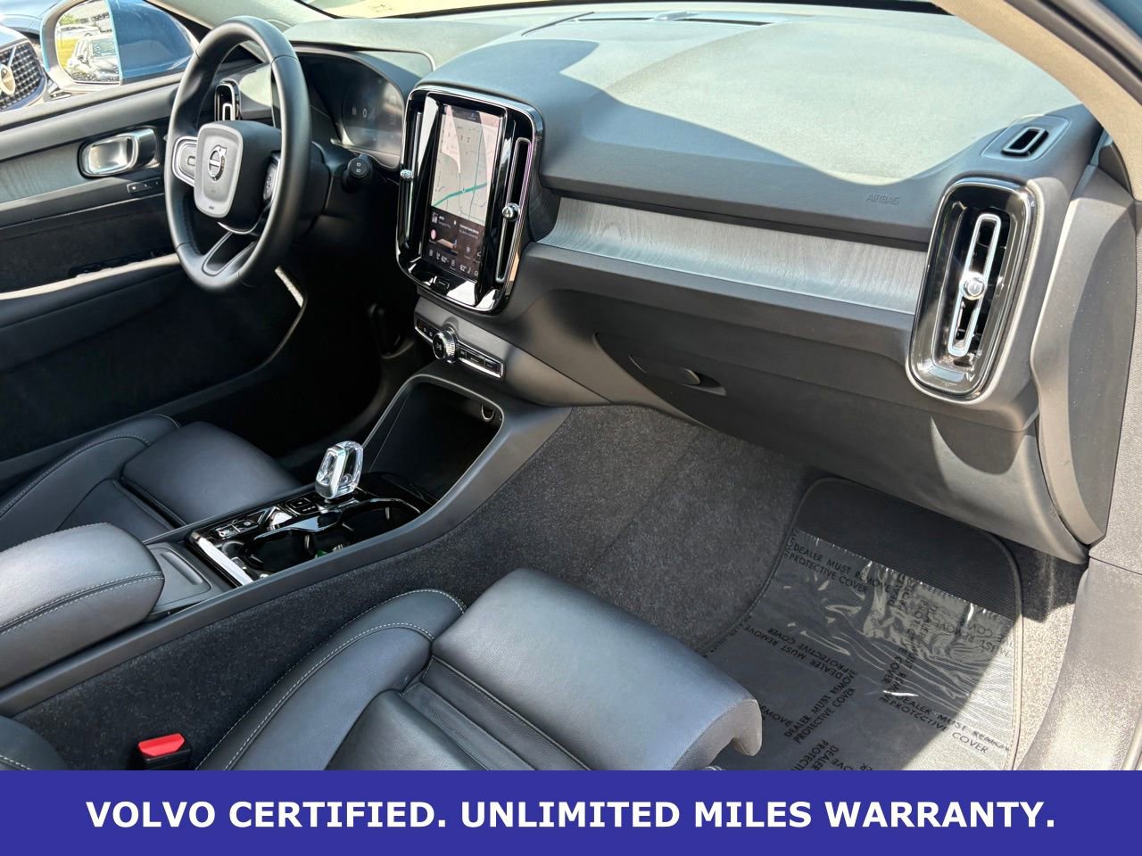 Certified 2025 Volvo XC40 B5 Plus AWD/4WD image 35