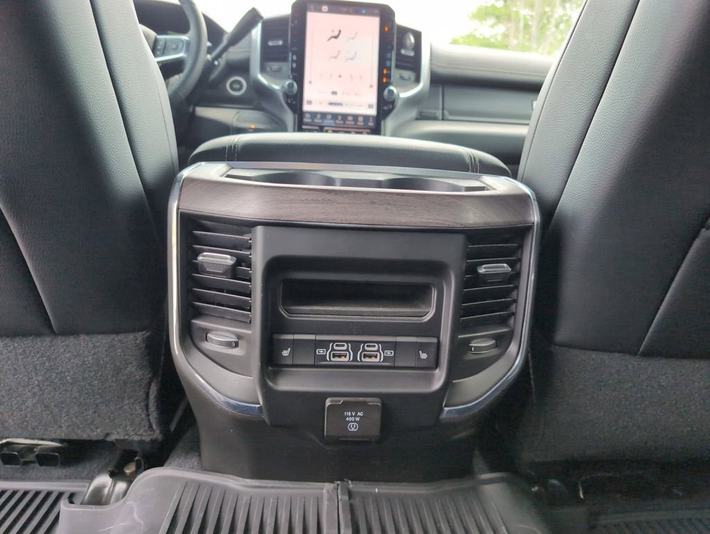 Used 2025 RAM 2500 Laramie AWD/4WD image 32
