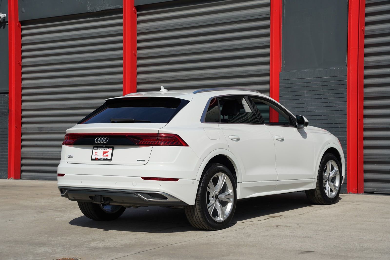 Used 2023 Audi Q8 Premium image 9