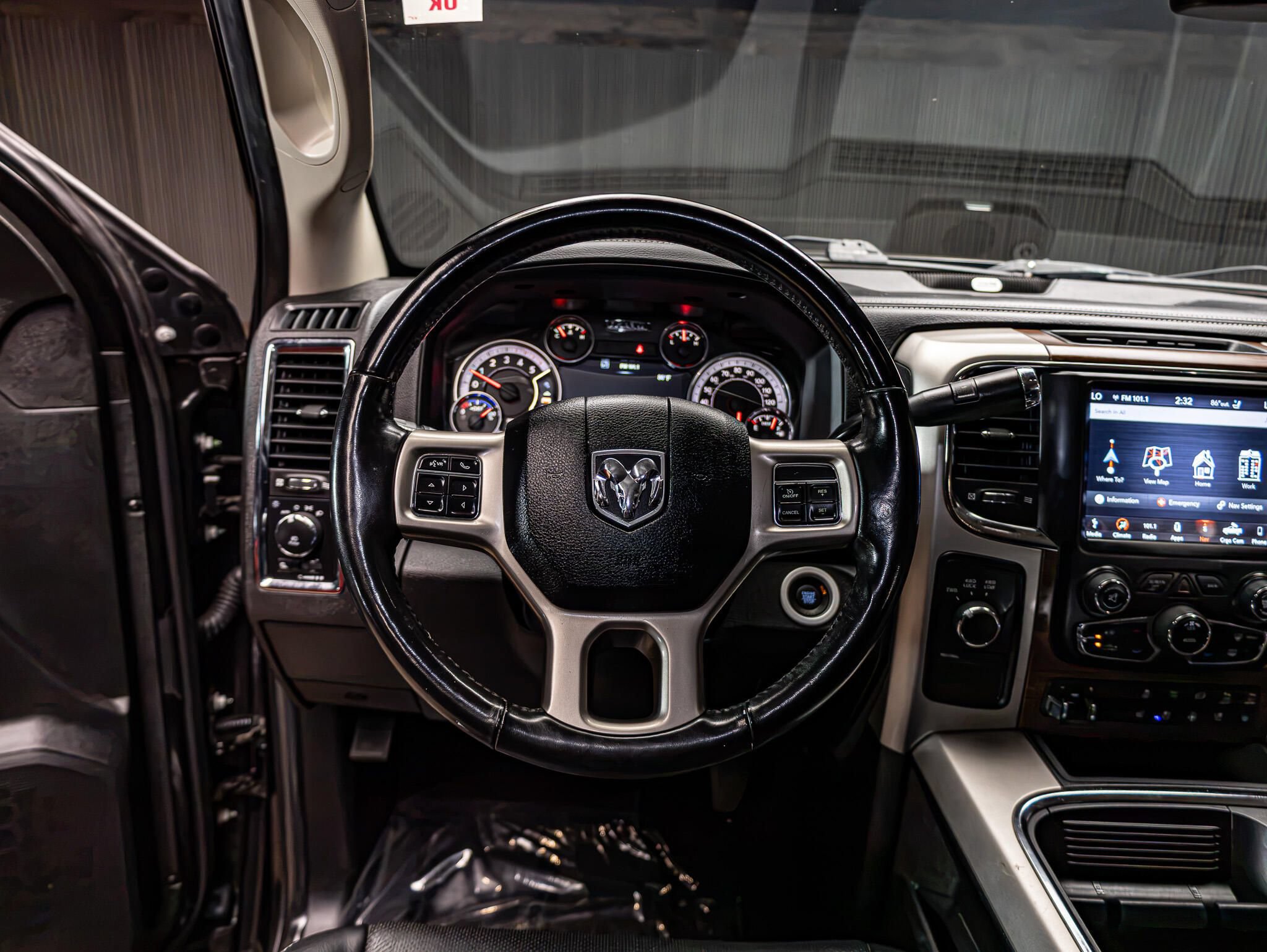 Used 2018 RAM 2500 Laramie w/ Convenience Group AWD/4WD image 23