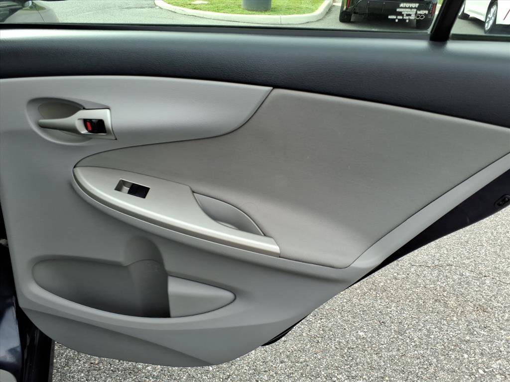 Used 2013 Toyota Corolla LE w/ Premium Pkg FWD image 19