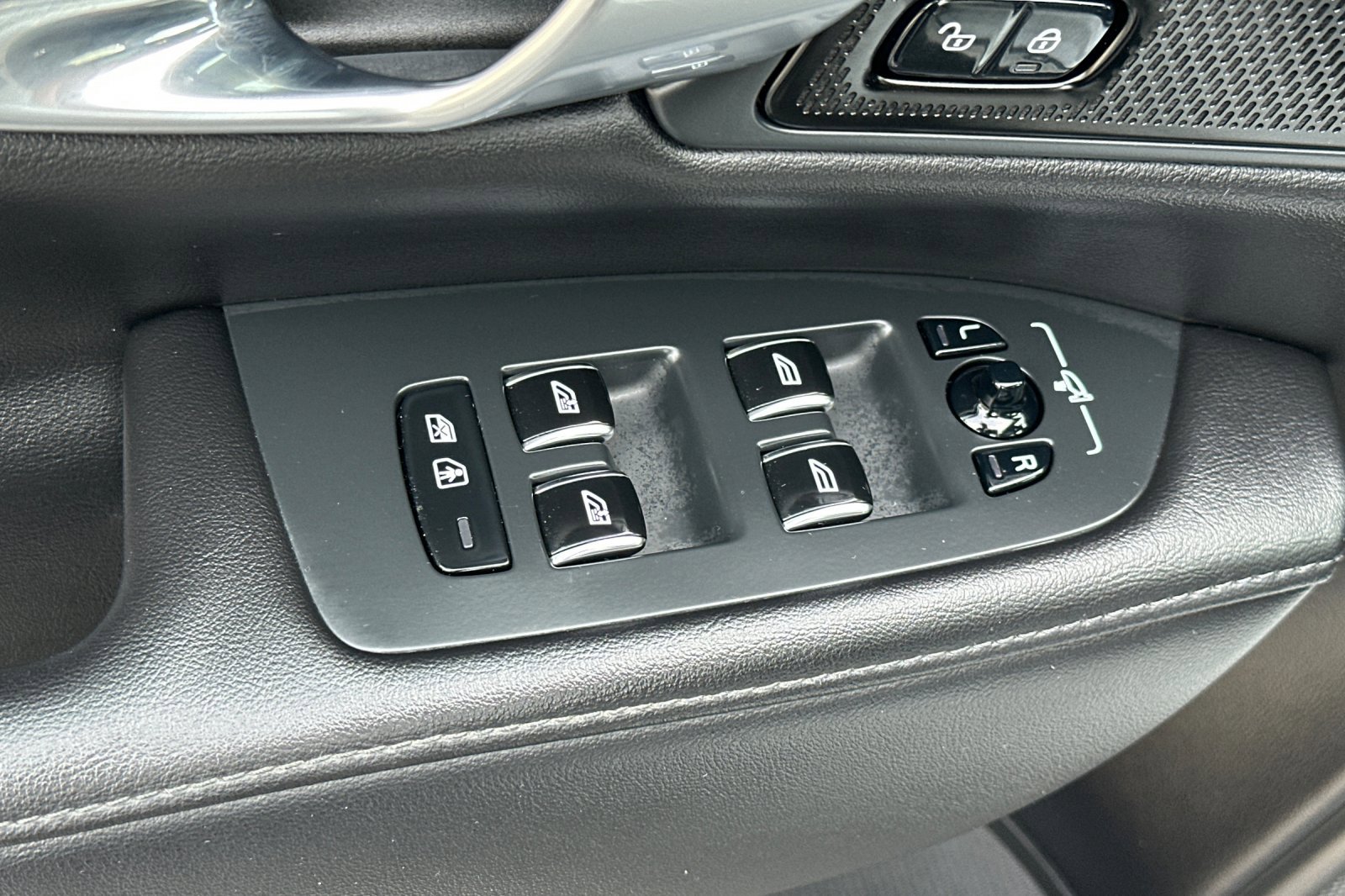 Certified 2023 Volvo S90 B6 Plus w/ Protection Package Premier image 13