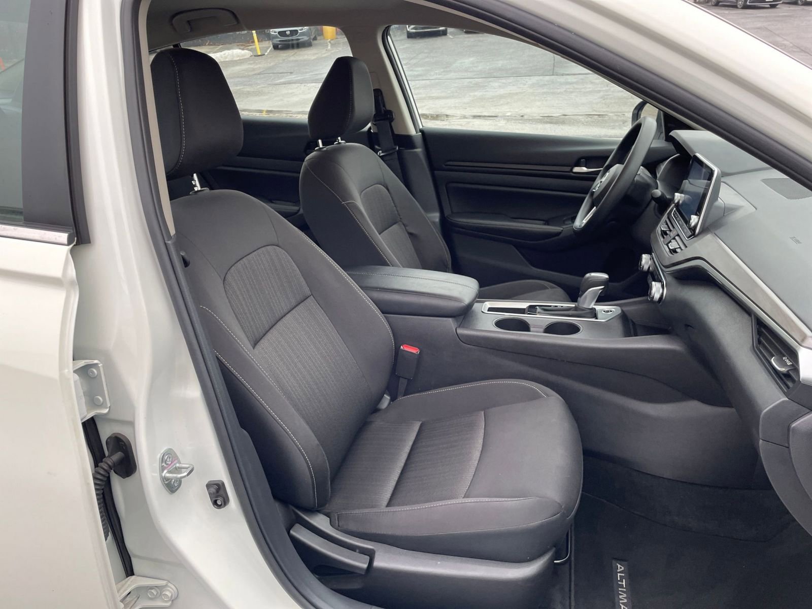 Used 2025 Nissan Altima 2.5 SV image 35