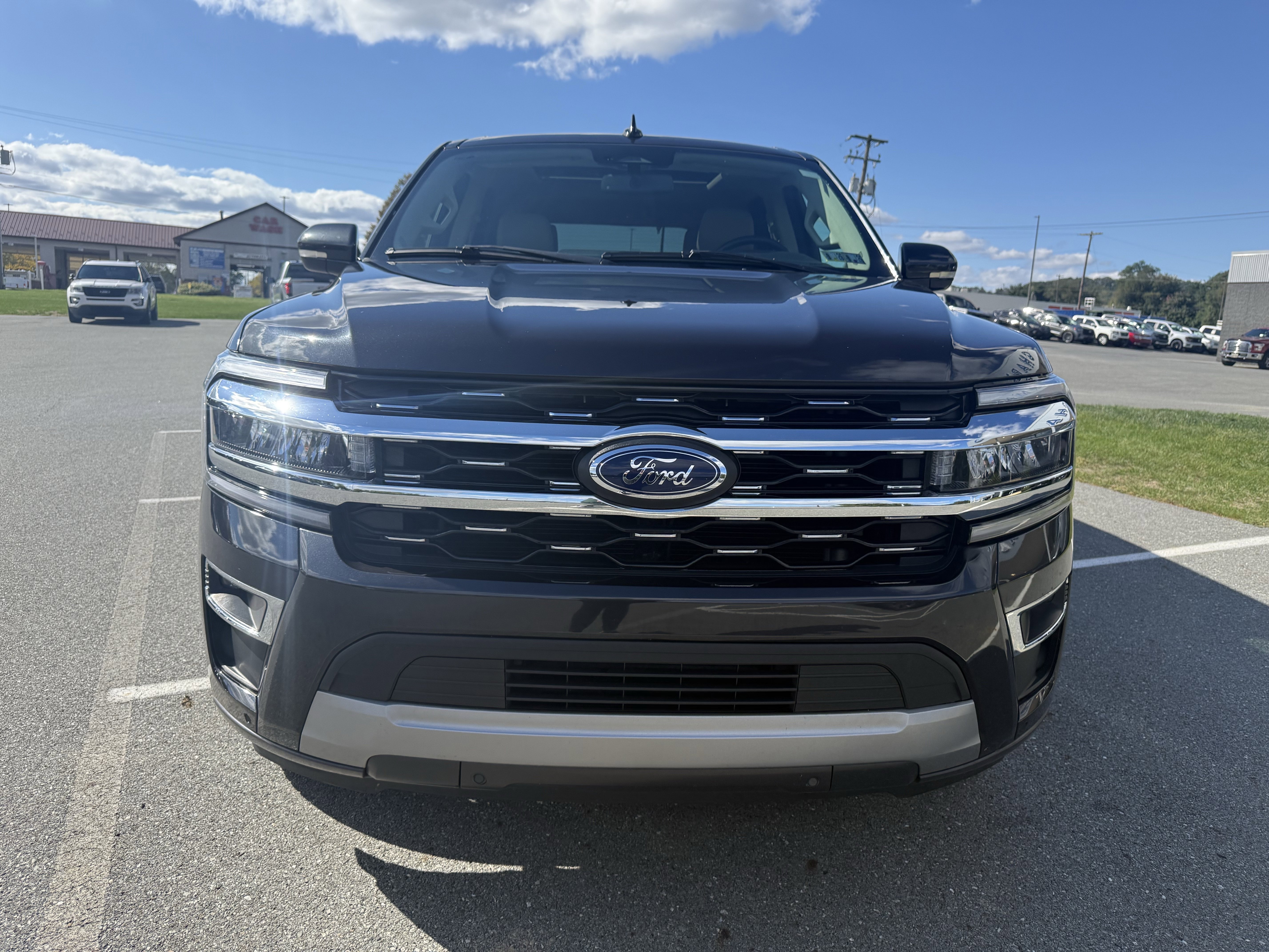 Used 2024 Ford Expedition Limited image 2