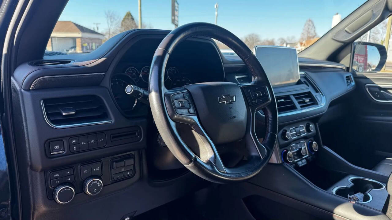 Used 2021 Chevrolet Suburban RST w/ Luxury Package image 27