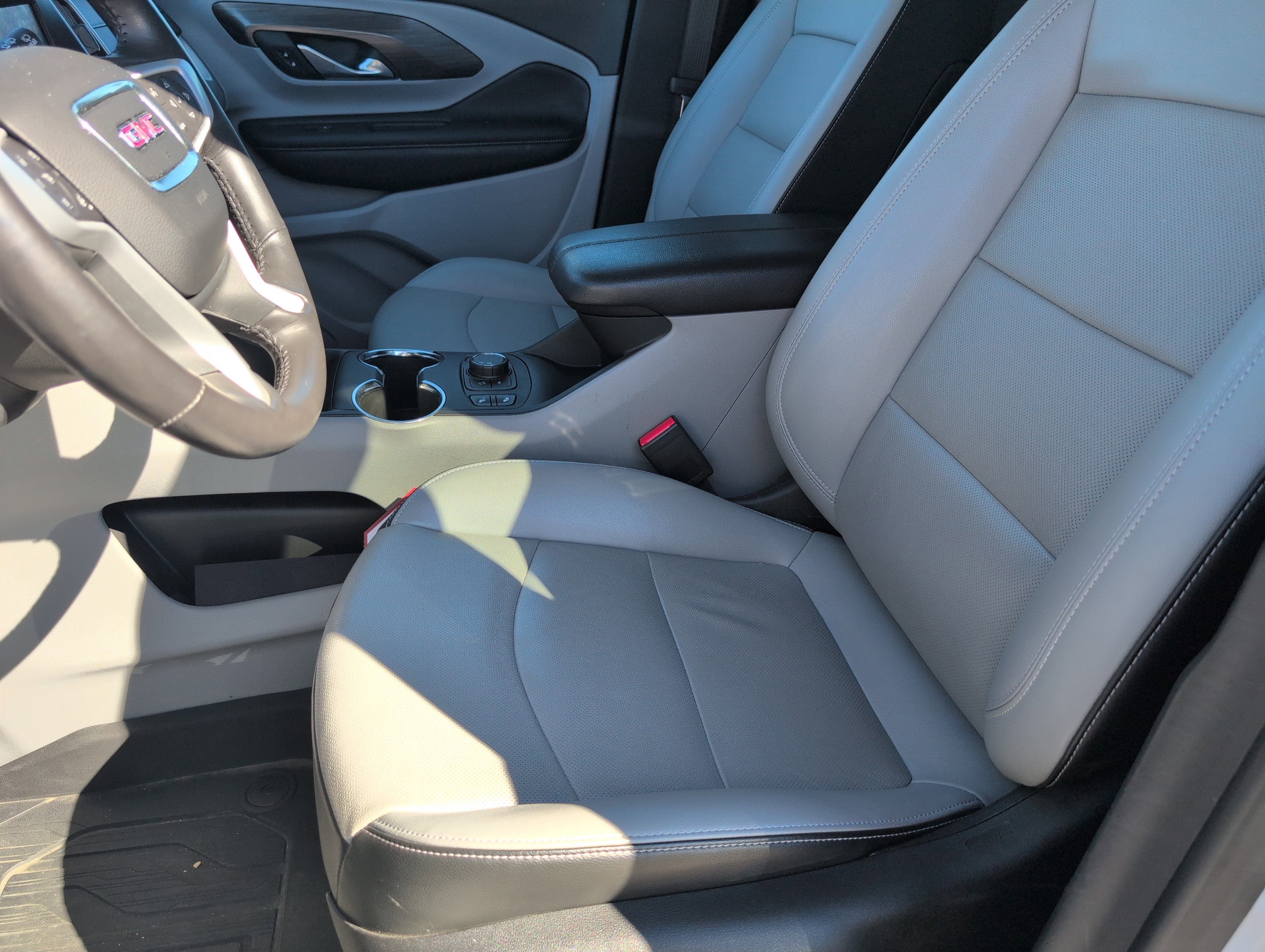 Used 2022 GMC Terrain SLT w/ LPO, Floor Liner Package image 9