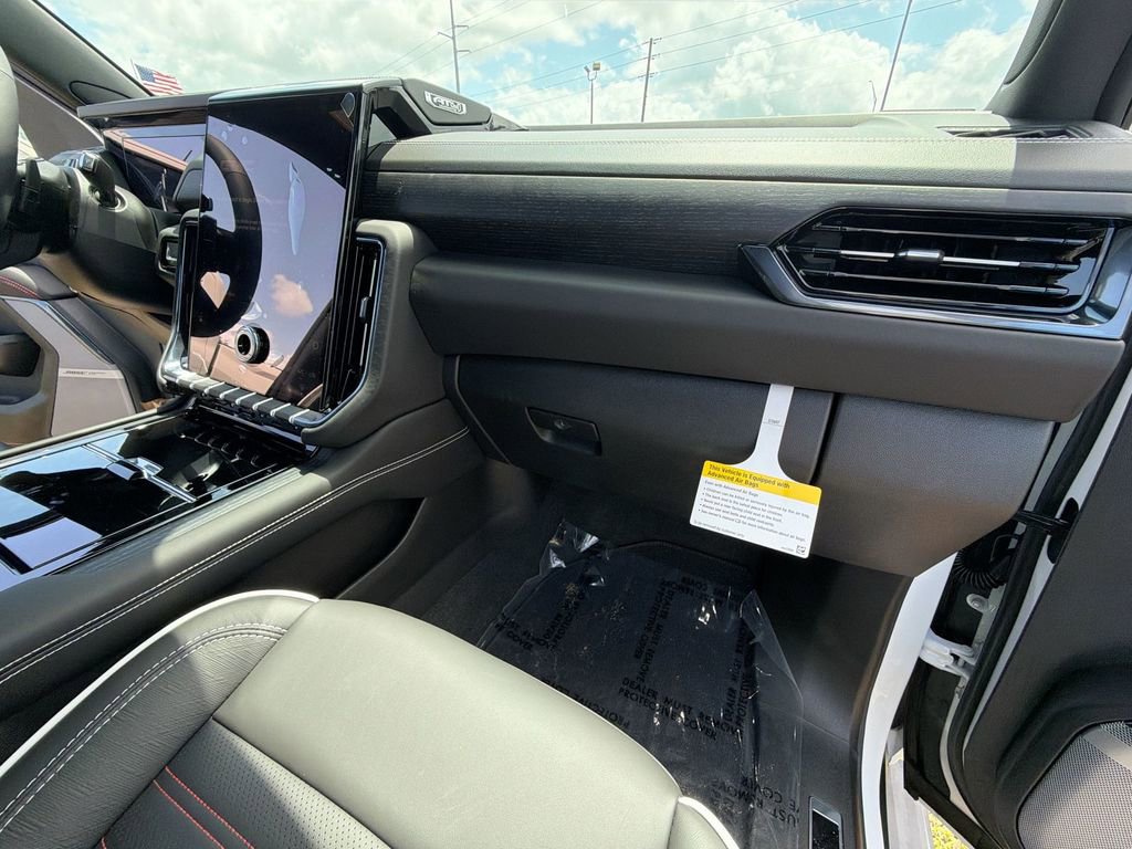 New 2026 GMC Yukon XL AT4 Ultimate AWD/4WD image 35
