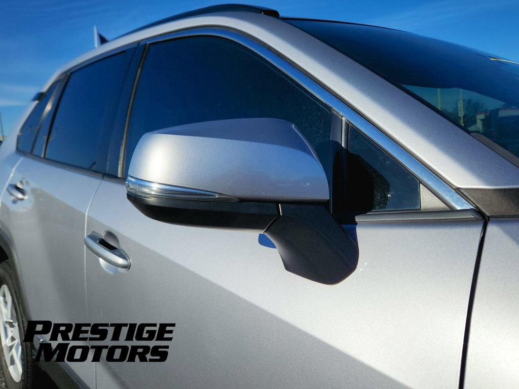Used 2021 Toyota RAV4 XLE w/ Convenience Package AWD/4WD image 14