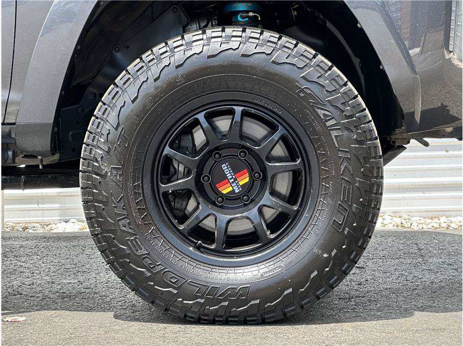 Used 2022 Toyota 4Runner TRD Off-Road Premium AWD/4WD image 32