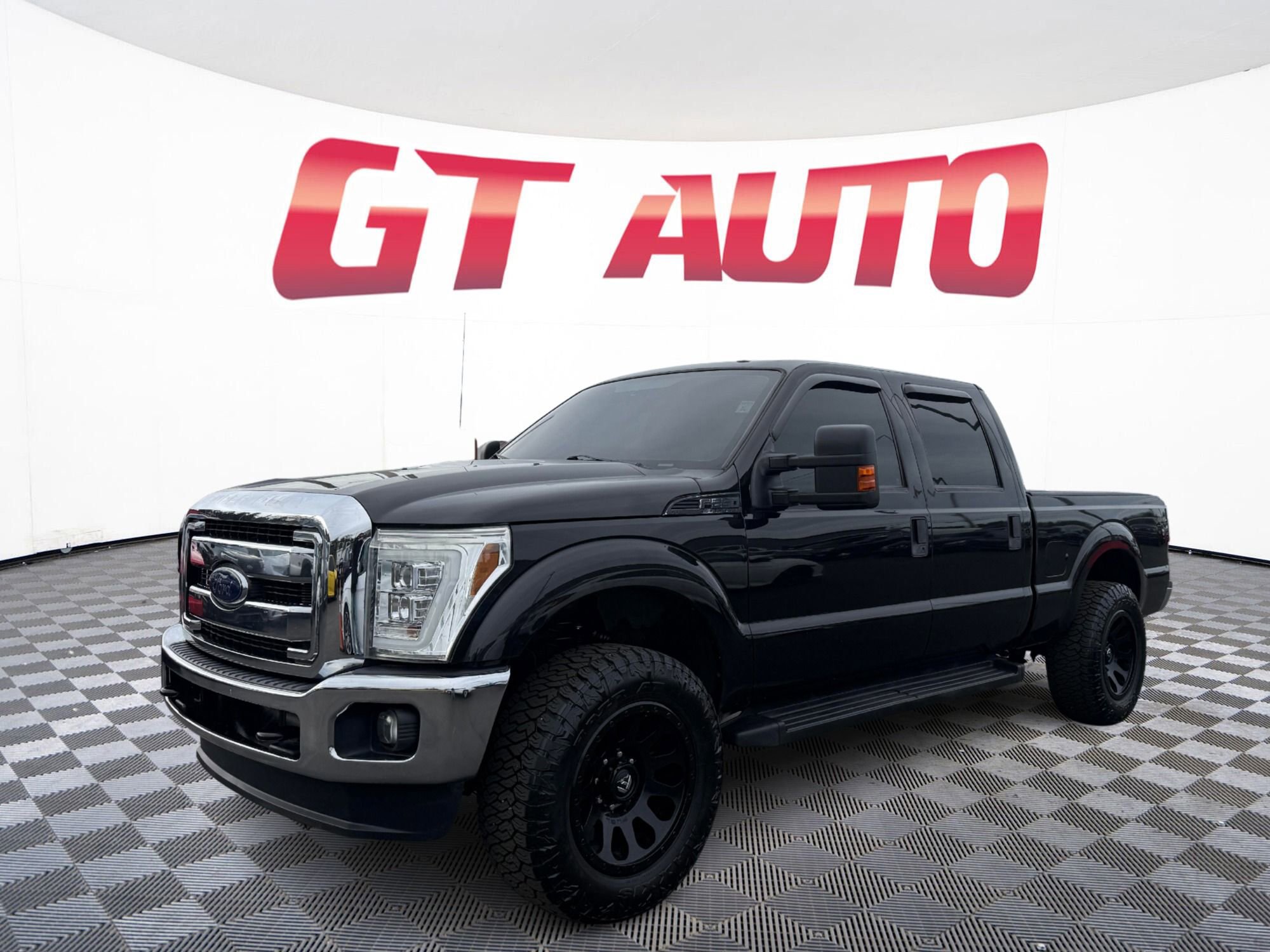 Used 2015 Ford F250 XLT w/ Camper Package image 3