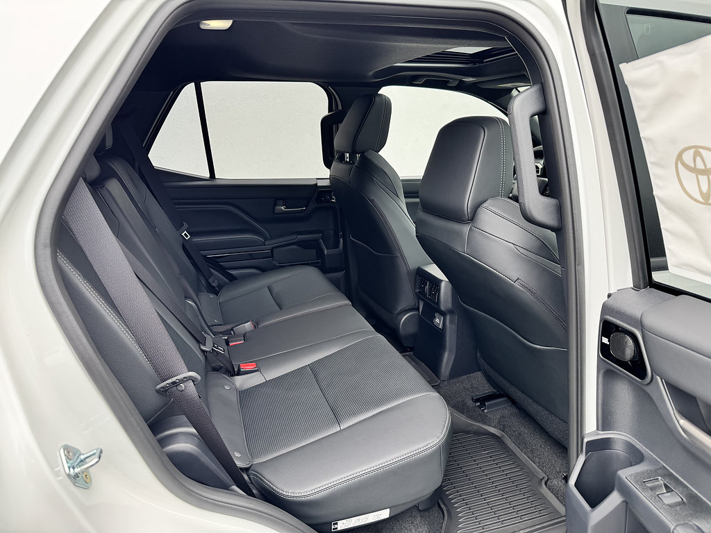 New 2026 Toyota 4Runner Limited AWD/4WD image 11