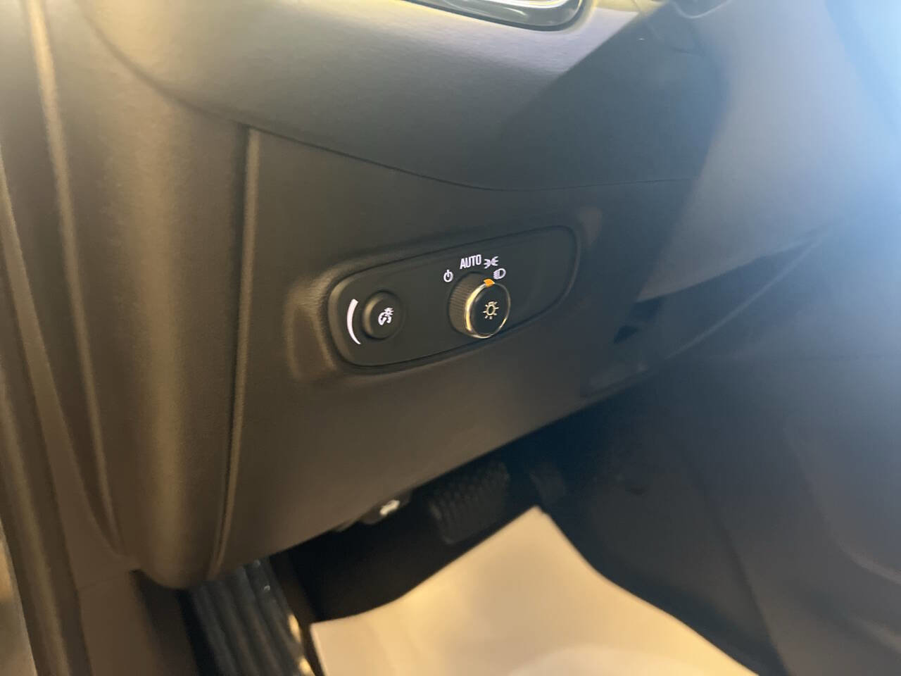 Used 2022 Chevrolet Equinox LS image 23