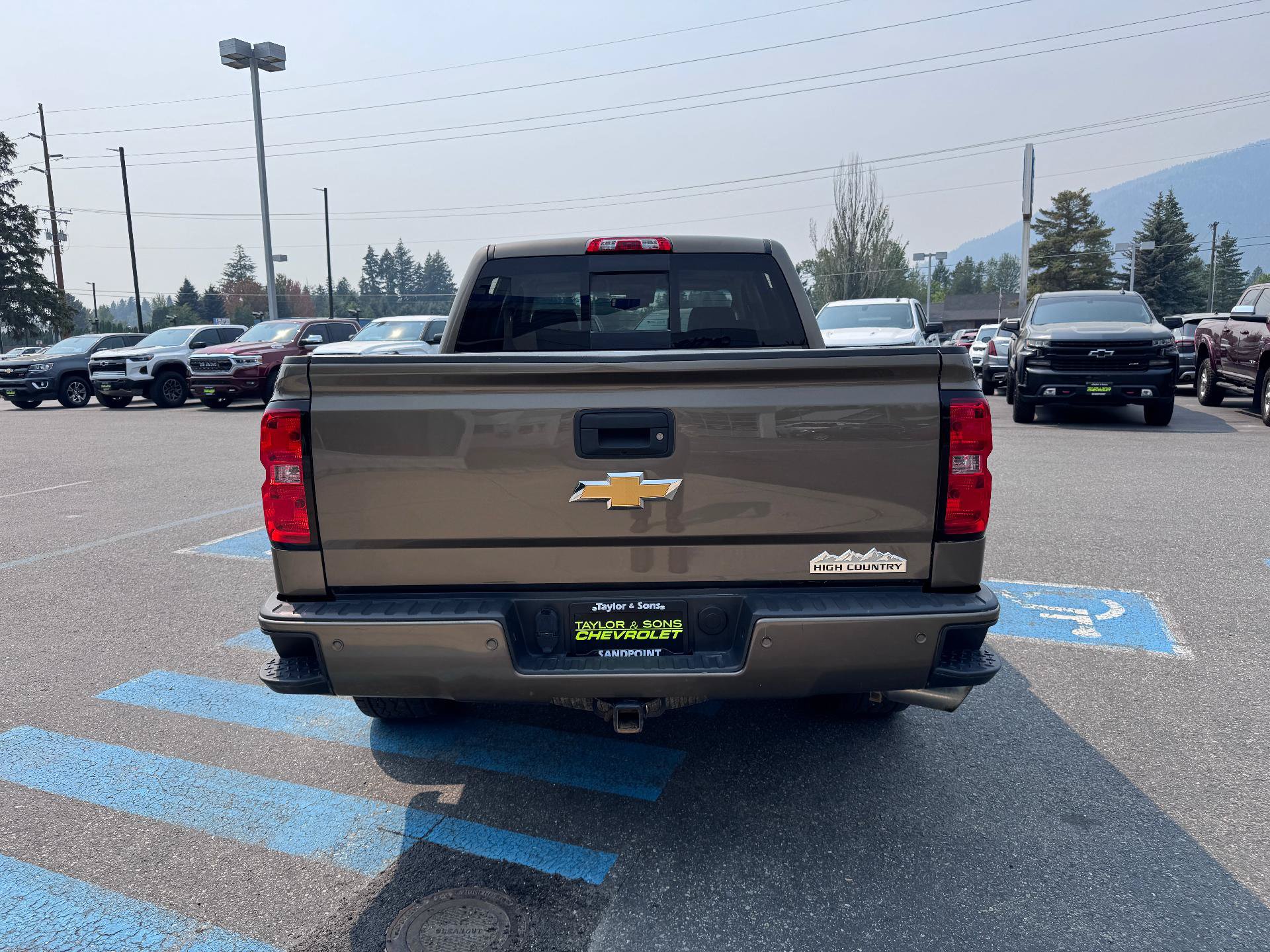 Used 2015 Chevrolet Silverado 1500 High Country w/ High Country Premium Package AWD/4WD image 6