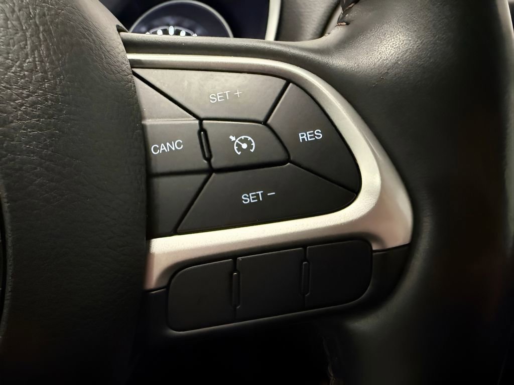 Used 2018 Jeep Compass Latitude w/ Safe & Security Group AWD/4WD image 25