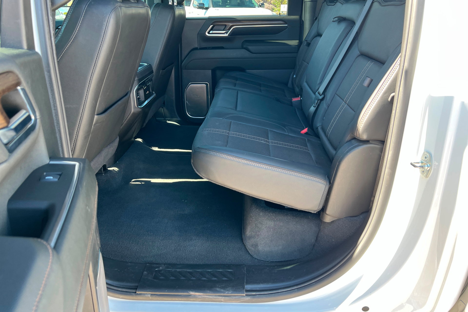 Used 2024 Chevrolet Silverado 3500 High Country w/ High Country Premium Package AWD/4WD image 21