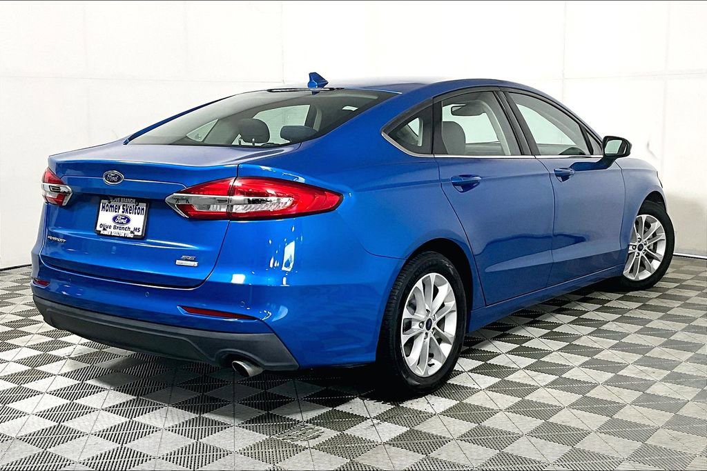 Used 2020 Ford Fusion SE image 12