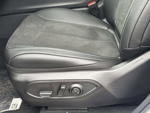 New 2026 Jeep Grand Cherokee Laredo image 13