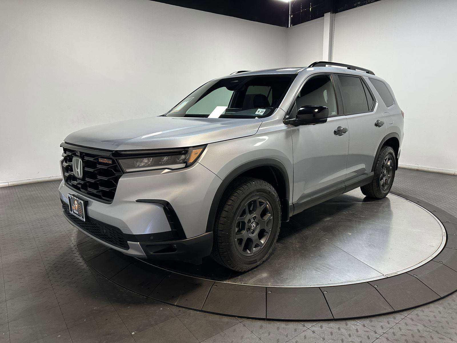 Used 2023 Honda Pilot TrailSport image 1