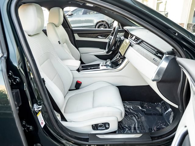 Used 2021 Jaguar XF R-Dynamic SE AWD/4WD image 28