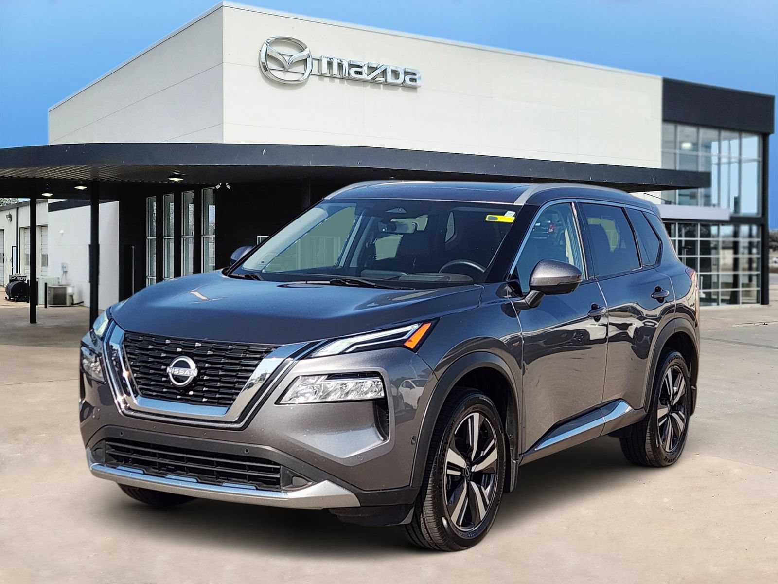 Used 2023 Nissan Rogue Platinum w/ Platinum Premium Package AWD/4WD image 2
