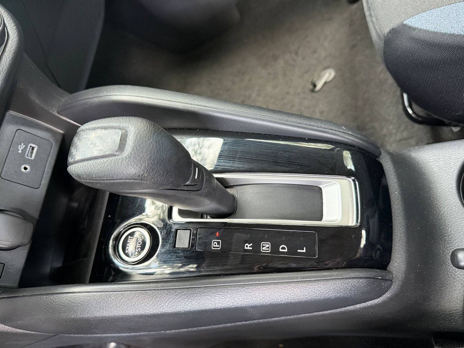 Used 2025 Nissan Versa SV FWD image 37