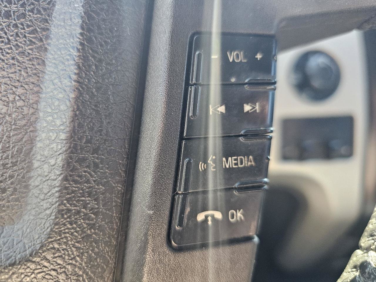 Used 2012 Ford F150 XLT w/ XLT Chrome Pkg AWD/4WD image 9