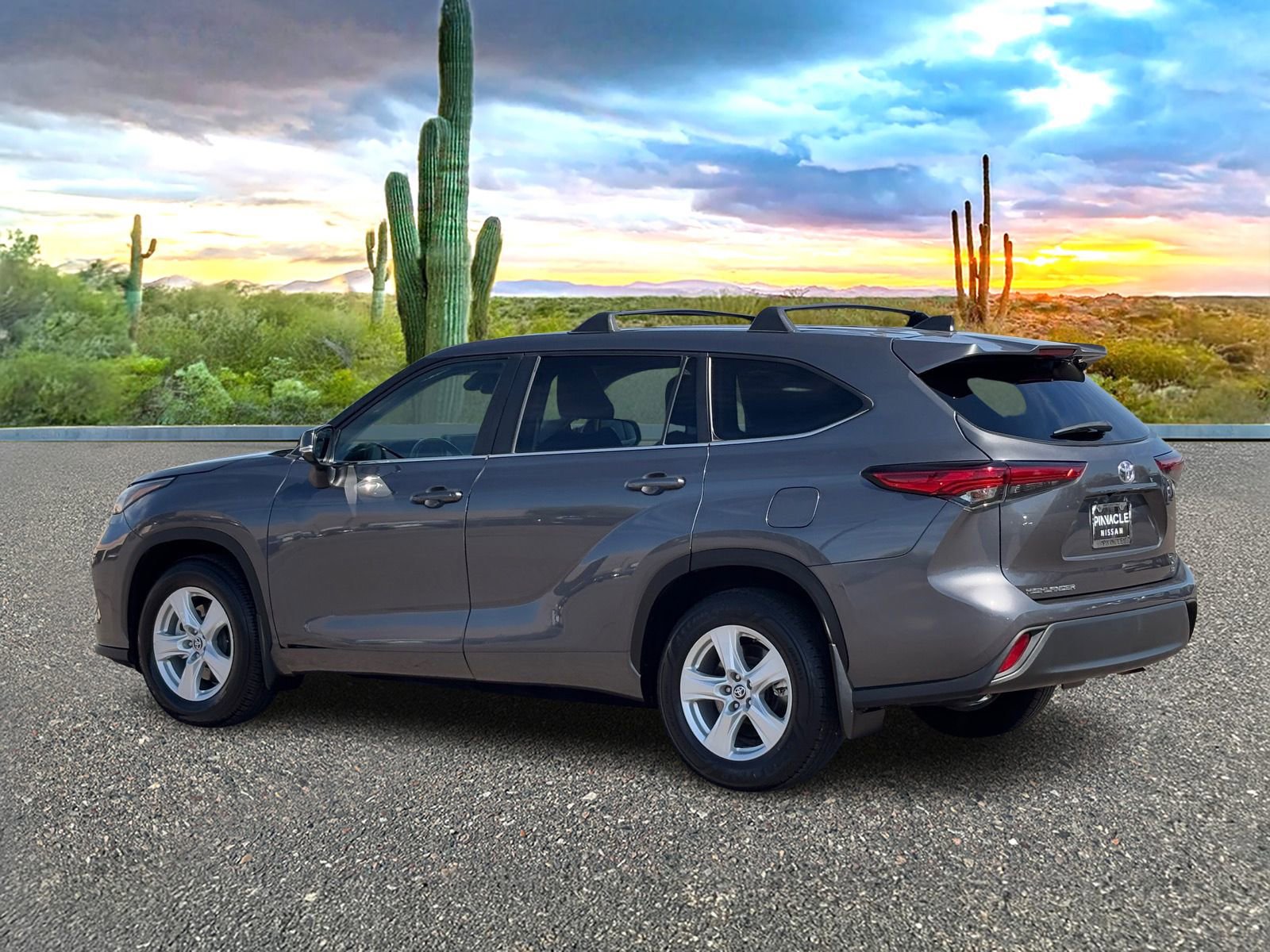 Used 2023 Toyota Highlander LE image 4