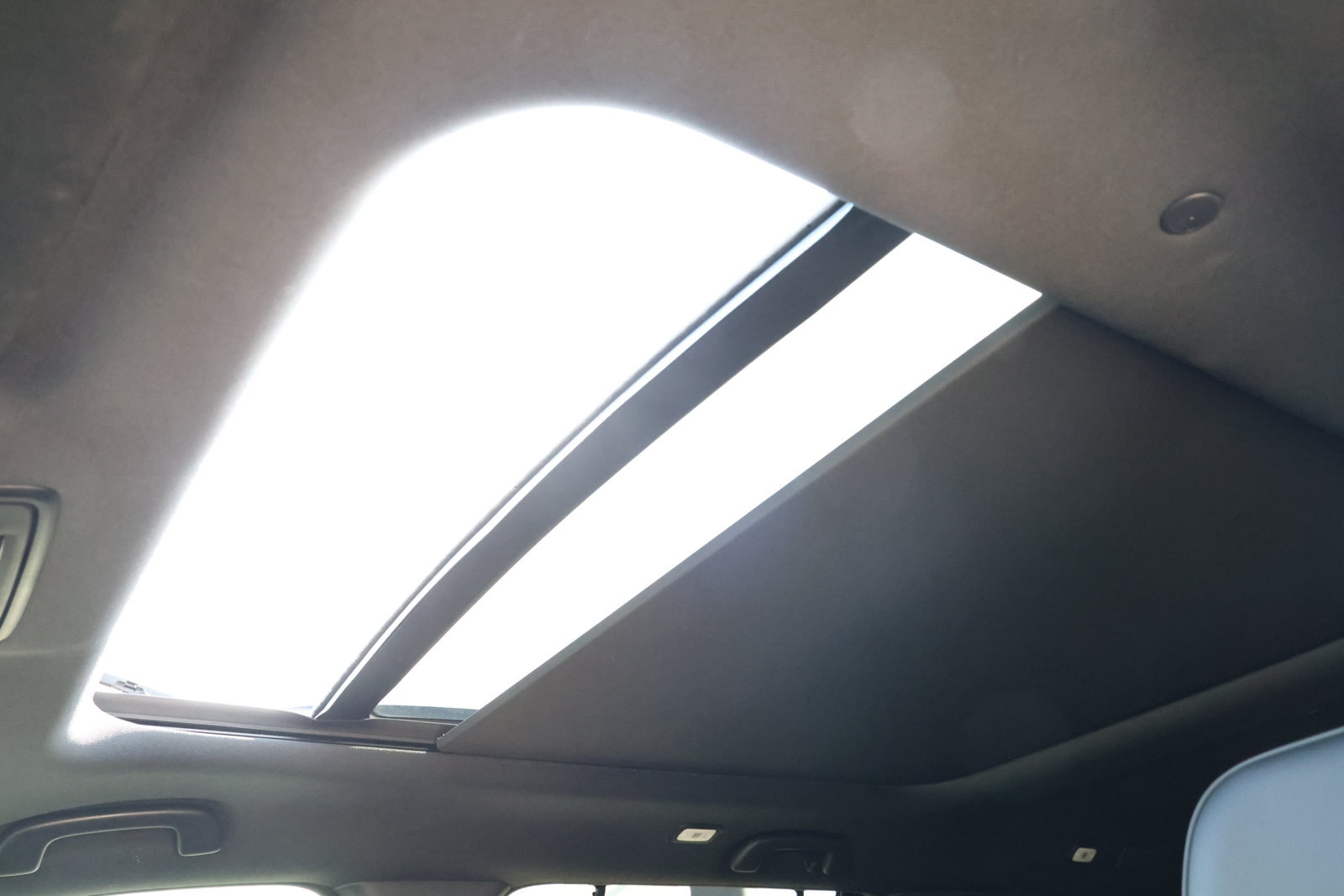 Used 2025 Honda Pilot Black Edition image 3