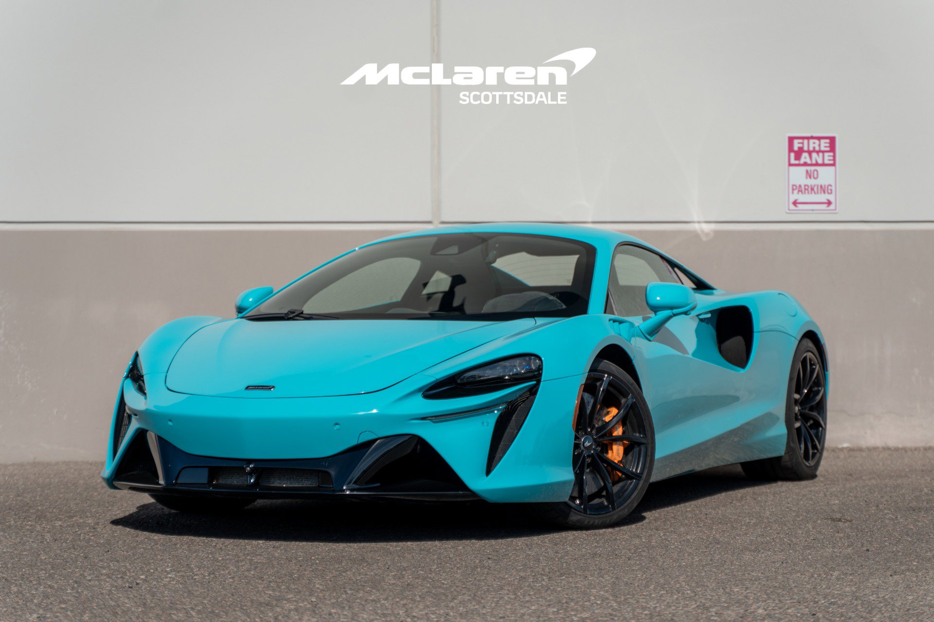 Used 2024 McLaren Artura image 2