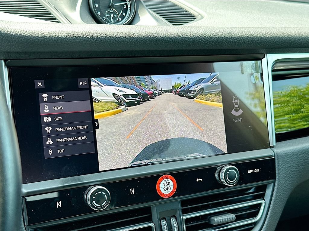 Certified 2022 Porsche Macan S AWD/4WD image 17