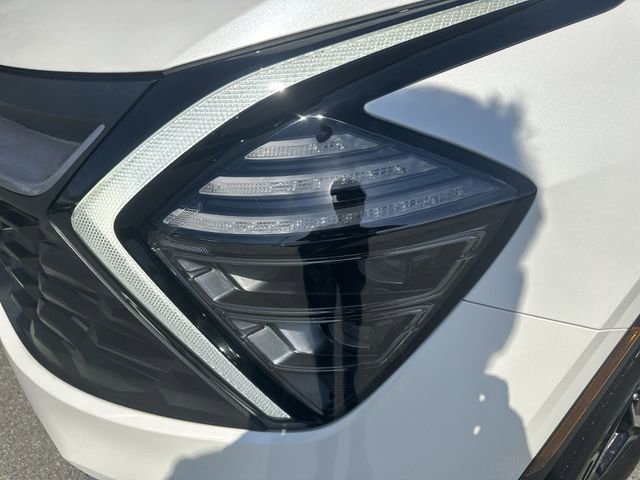 Used 2025 Kia Sportage LX image 9