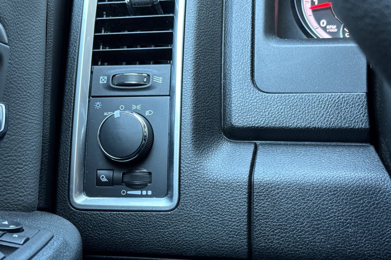 Used 2024 RAM 1500 Classic SLT image 29