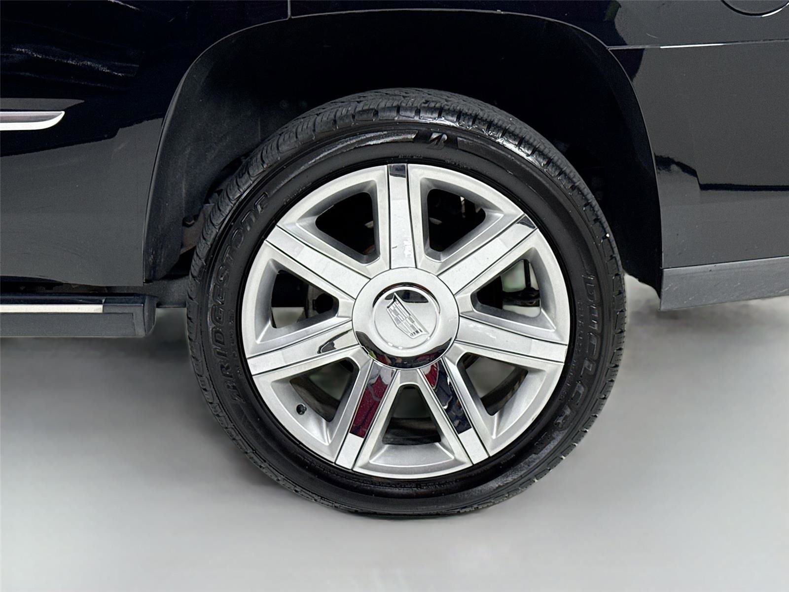 Used 2018 Cadillac Escalade Premium Luxury AWD/4WD image 40