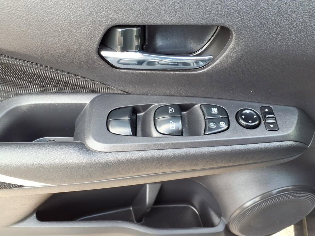 Used 2024 Nissan Kicks SV image 14