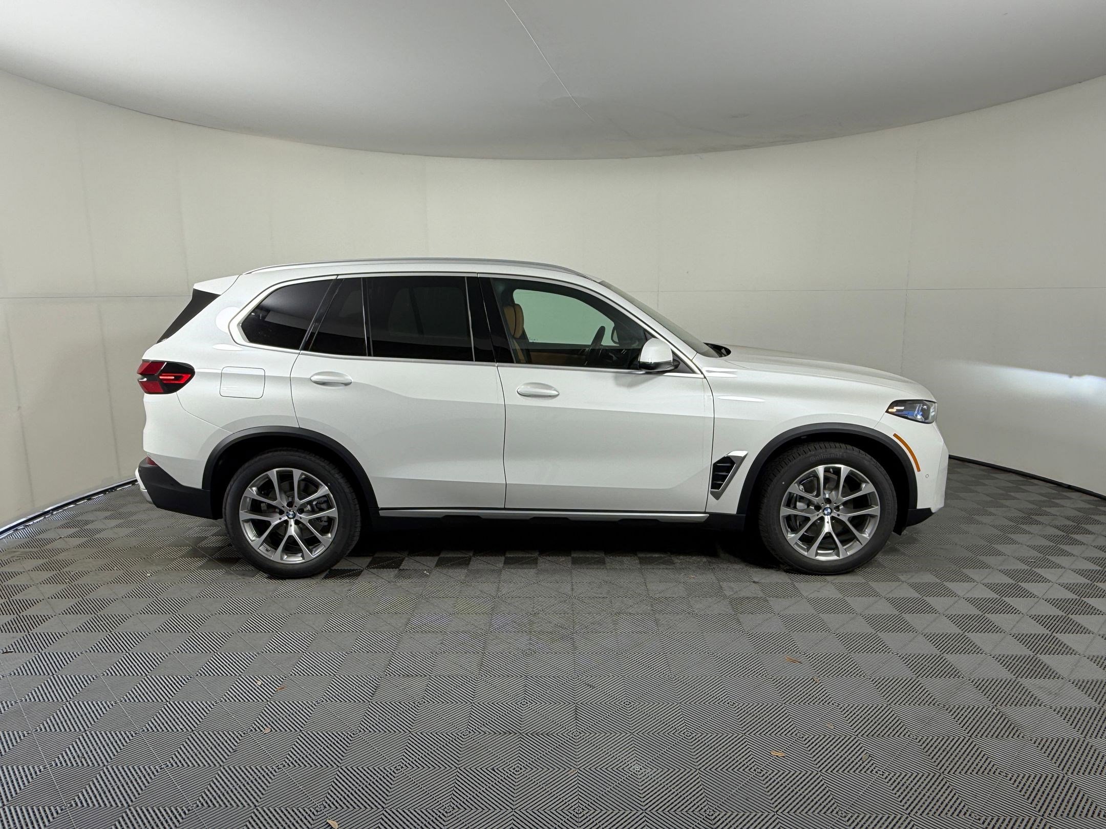 New 2026 BMW X5 xDrive40i w/ Climate Comfort Package image 8