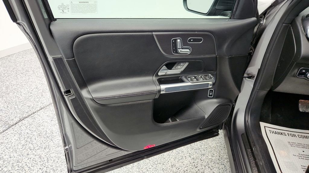 Used 2020 Mercedes-Benz GLB 250 4MATIC w/ Premium Package image 11
