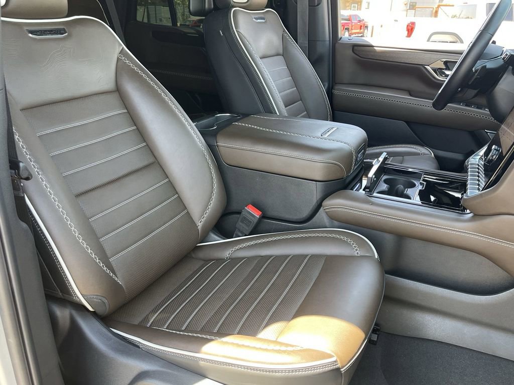 Used 2025 GMC Yukon Denali Ultimate AWD/4WD image 29