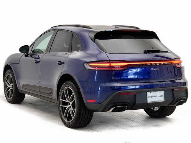 Certified 2025 Porsche Macan image 3