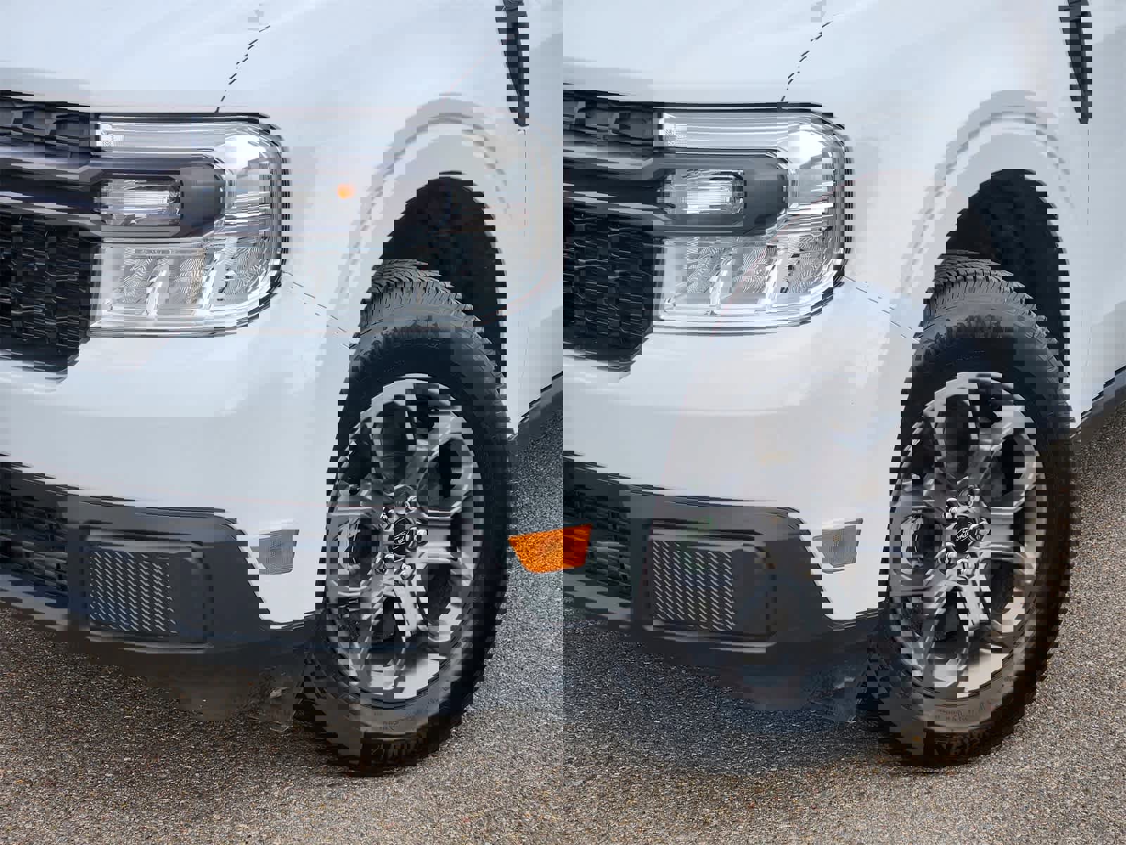 Used 2024 Ford Maverick XLT image 3