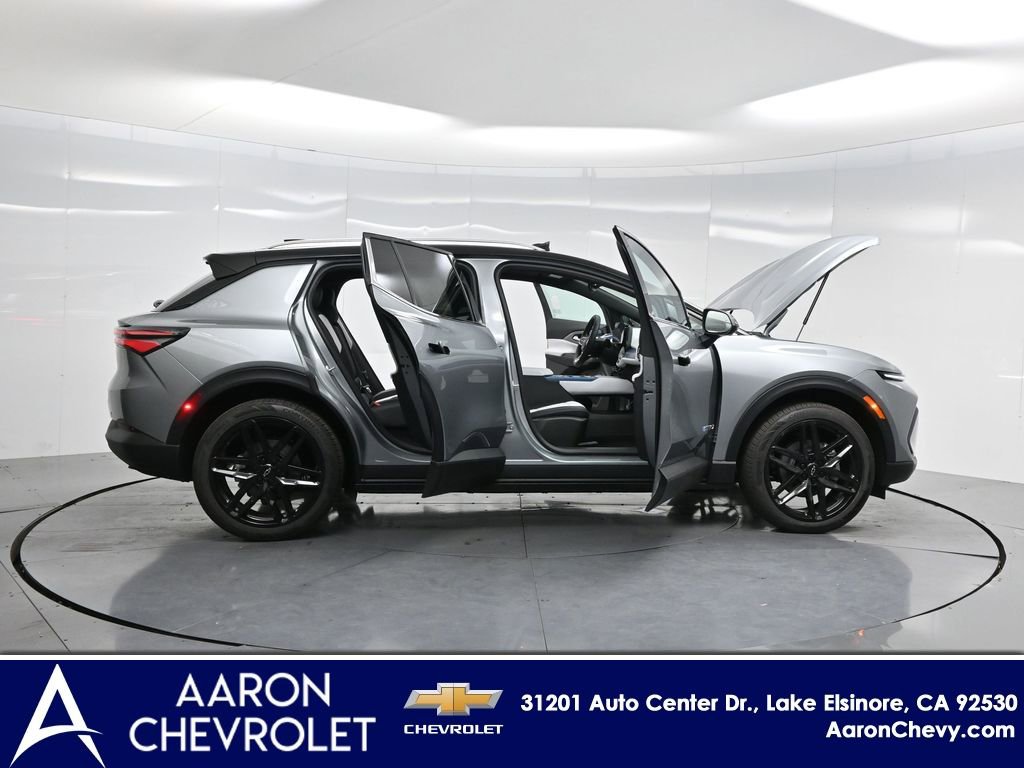 New 2026 Chevrolet Equinox EV LT w/ LPO, Blackout Package AWD/4WD image 3