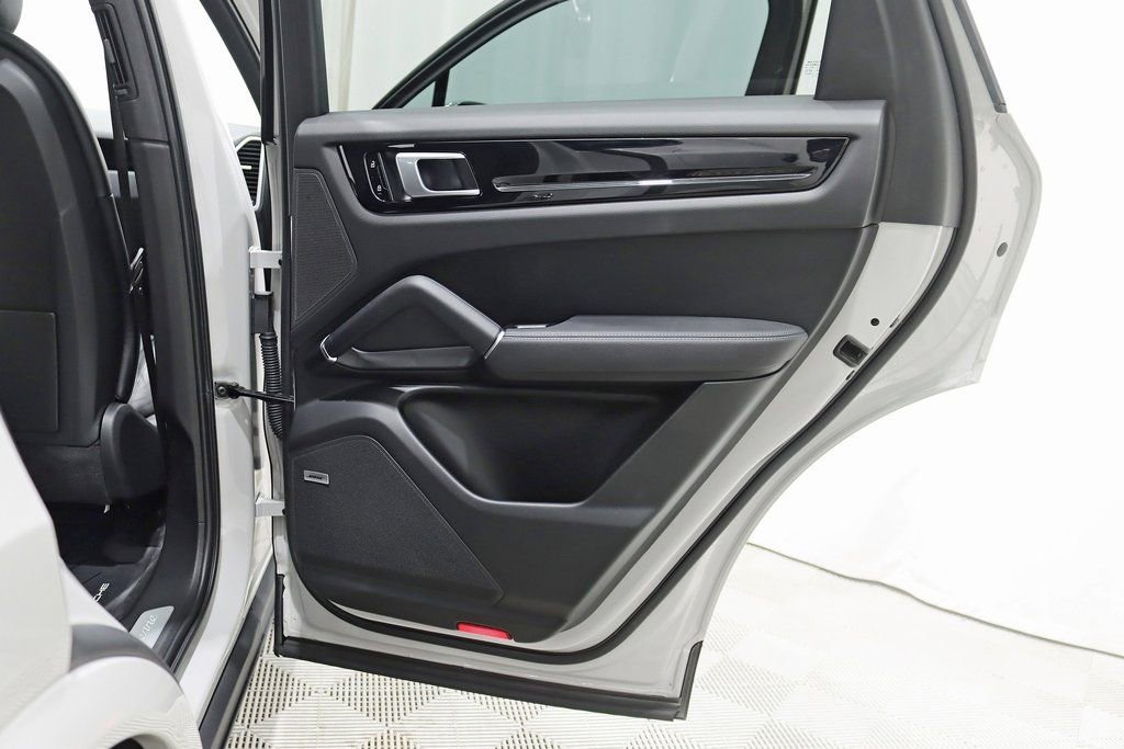 Used 2021 Porsche Cayenne S image 37